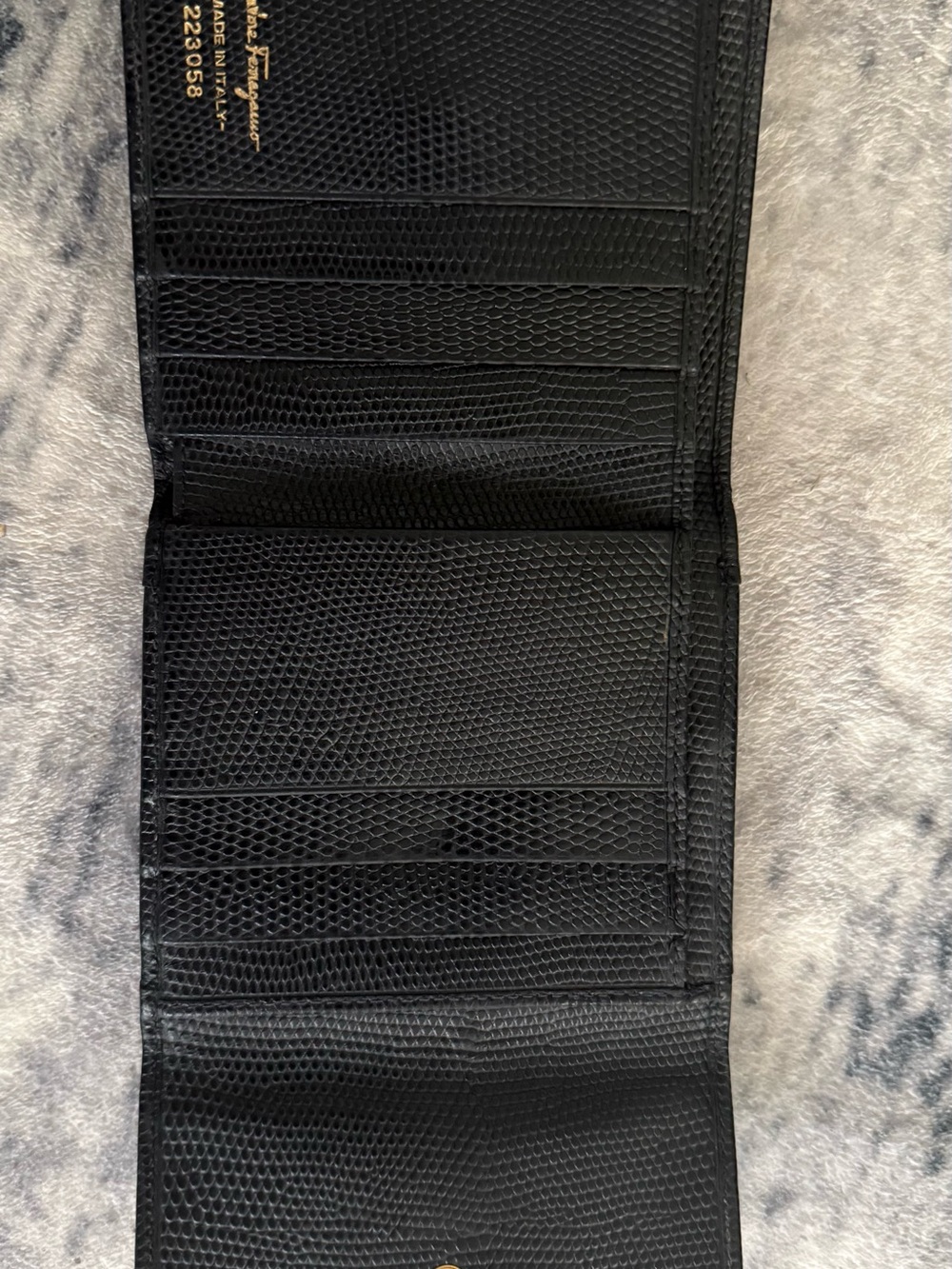 Salvatore Ferragamo Black Textured Leather Wallet with Vara Bow - Picture 3 of 9